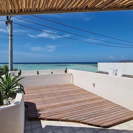 Shore Thing Gili Air Beachfront Apartment Dış mekan fotoğraf