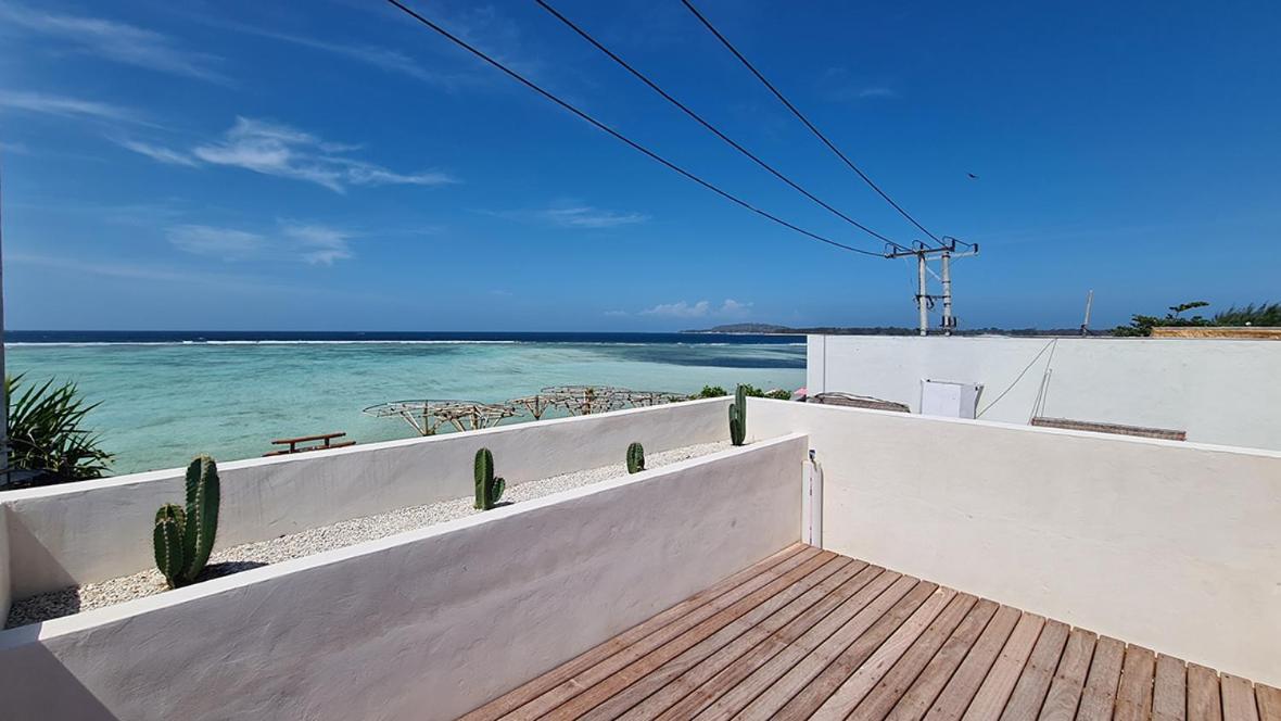 Shore Thing Gili Air Beachfront Apartment Dış mekan fotoğraf