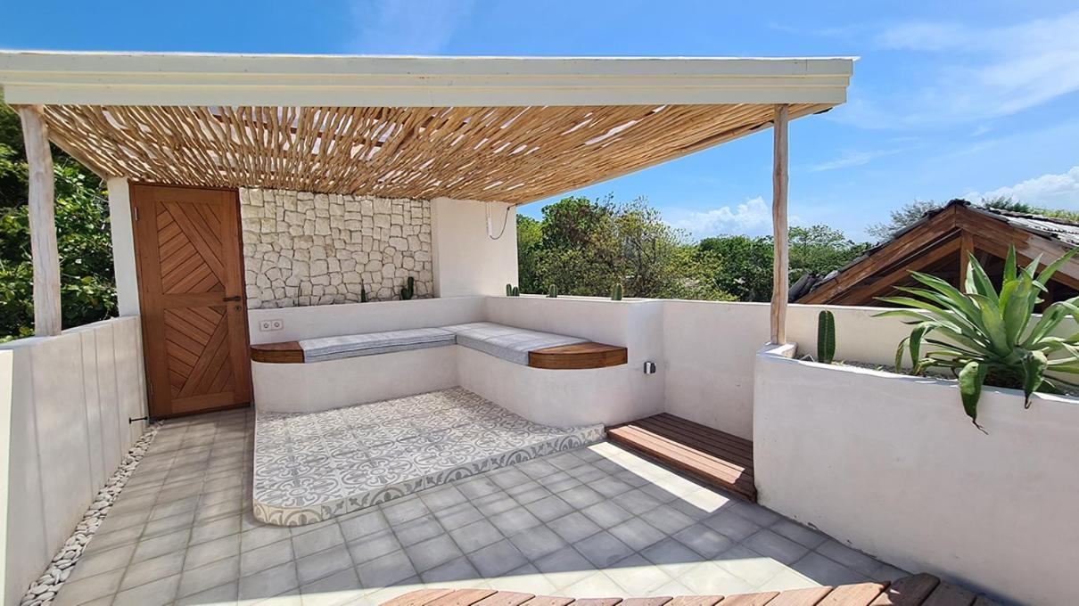 Shore Thing Gili Air Beachfront Apartment Dış mekan fotoğraf